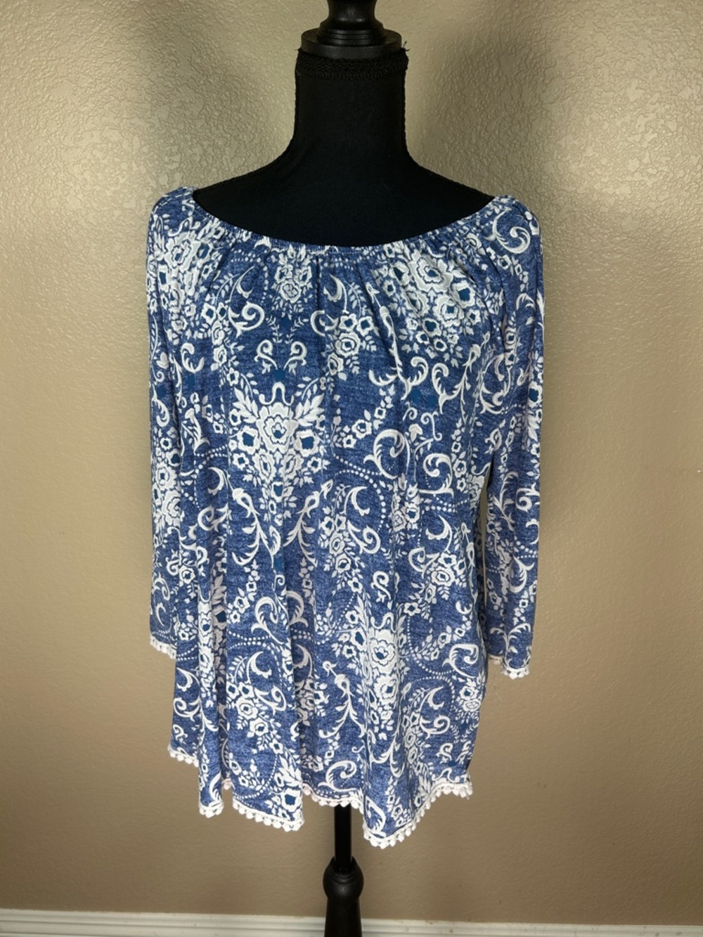 SJS Blue and White Paisley Printed Off-Shoulder Tunic Size Large Made in USA
